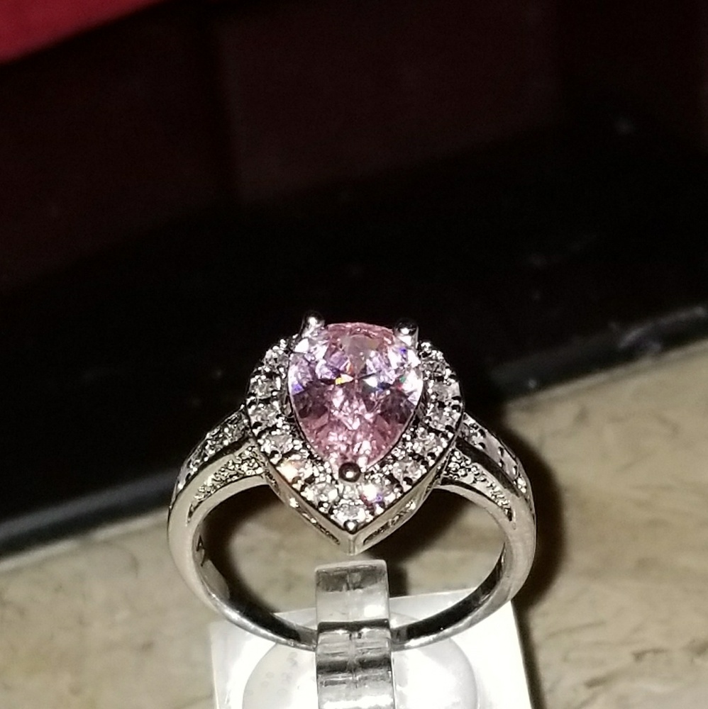 925 Sterling silver pink saphire gorgeous ring